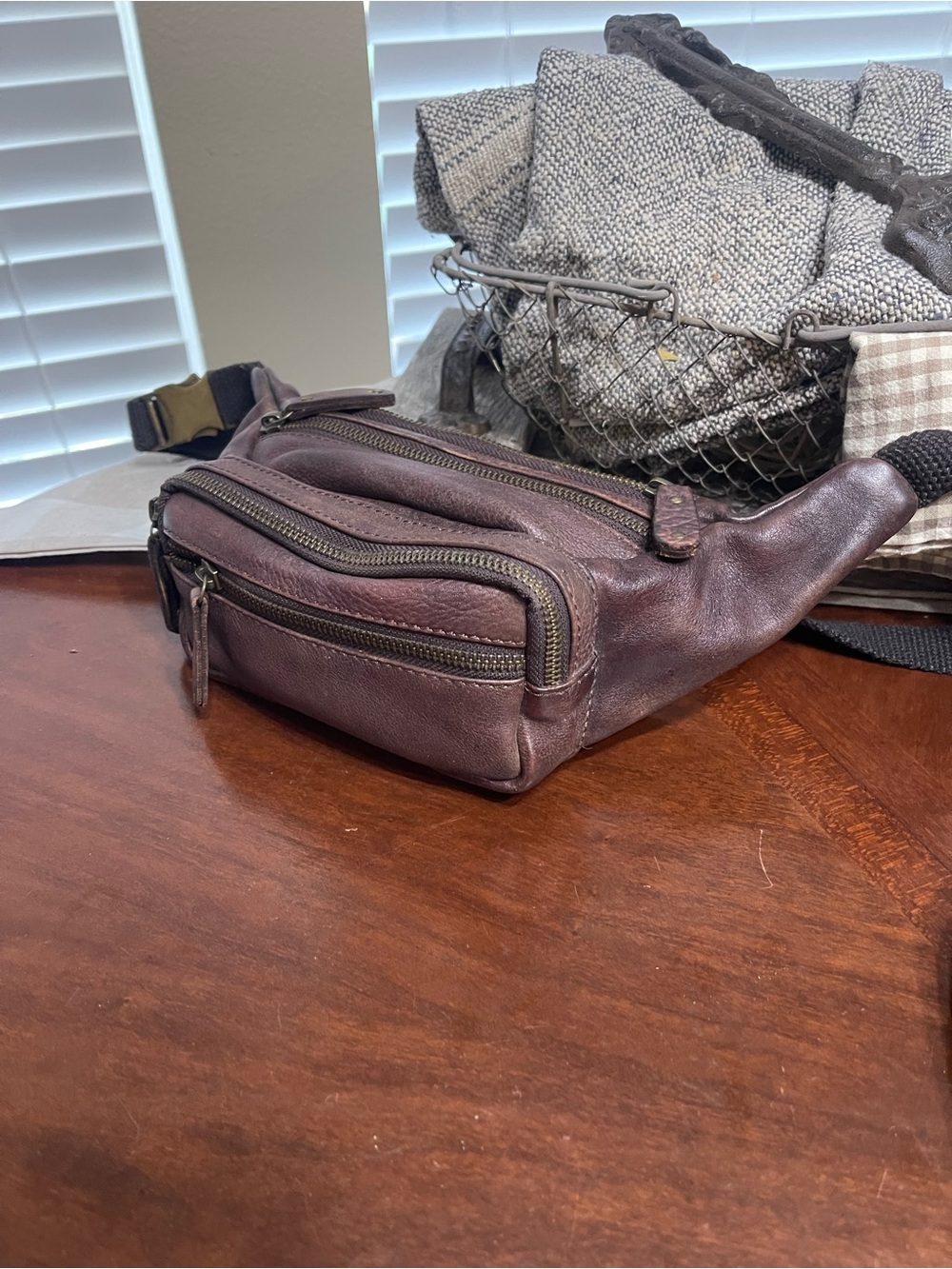 Scully leather fanny pack